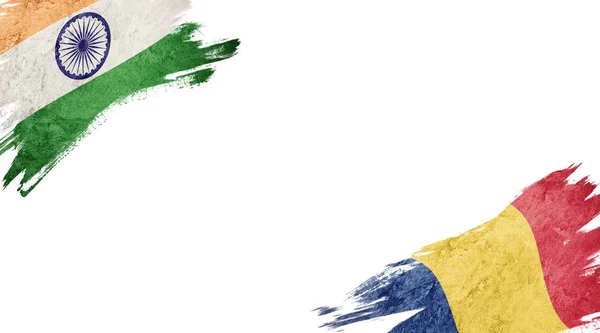 白色背景下的印度和罗马尼亚国旗 — 图库照片